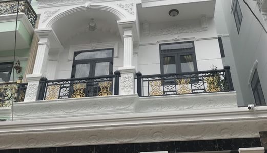 Cần Bán Gấp Nhà Đẹp 1 Trệt 2 Lầu Ngay Tại Đường Huỳnh Tấn Phát.