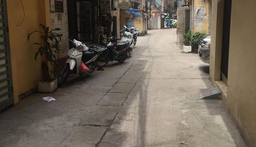 Bán Nhà Phố Nguyên Hồng 16M, 3 Tầng, Mặt Tiền 5,5M, Ở Ngay, Chỉ 1,4 Tỷ.