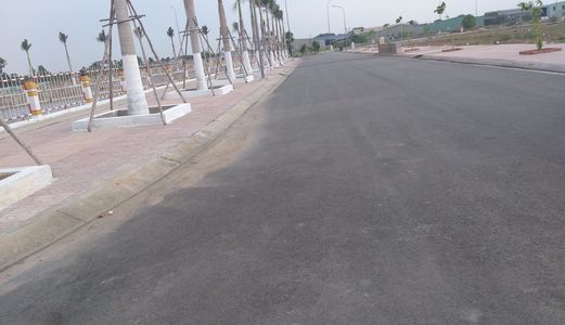 Đất Nền Trung Tâm Thị Trấn, Mặt Tiền Đường 40M,  Sổ Hồng Riêng, Xây Dựng Tự Do.