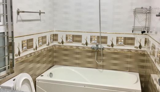 Phố Nguyễn Văn Cừ,  Dt 95M2, 3 Tầng, Ô Tô Cách Nhà 30M.