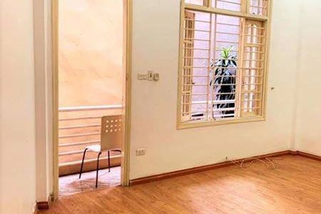 Cần Bán Nhà Đường Láng : Mới , Kinh Doanh Tốt. Dt: 30M, 5 Tầng , Giá 3,4 Tỷ- 0766306508