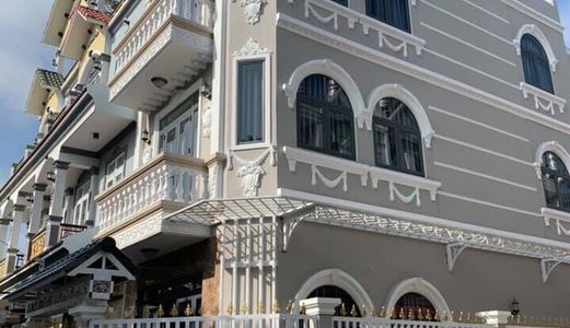 Bán Nhà Phố Căn Góc Tuyệt Đẹp .Dt 5X14M. 1Trệt,2Lầu,Sân Thượng . Tặng Nội Thất . Giá 5.8 Tỷ .