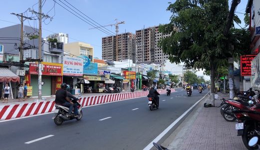 Bán Nhà Mặt Tiền Huỳnh Tấn Phát .p. Phú Thuận . Dt 5X28M. Giá 16.2 Tỷ . Đang Cho Thuê 25 Tr / Tháng .