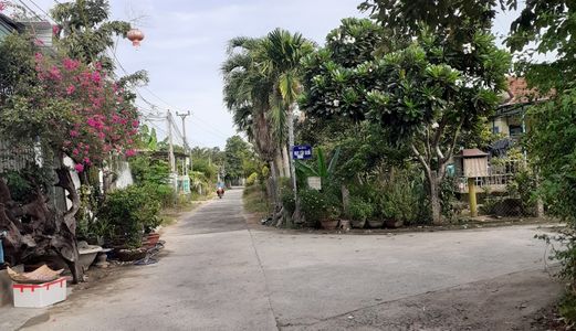 Cần Bán Nhanh Lô Đất 2 Mặt Tiền Giá Rẻ Diên An. Diện Tích 586M2 Ngang 10.4M,đường Trước Nhà 4M , Thổ Cư 40M2 Còn Lại Là Đất Trồng Cây Lâu Năm Có Thể Lên Thổ. Đất Đã Sang Bằng Sạch Sẽ,có Thể Xem Đất Bất Cứ Lúc Nào. Thích Hợp Xây Nhà Vườn,xây Trọ,biệt Thự. 