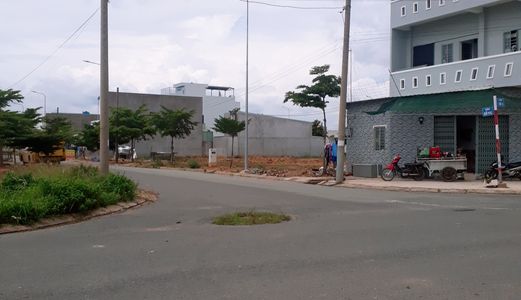 Ông Anh Mua Miếng Đất 3 Năm Rồi Nay Cần Tiền Bán Lại Giá Rẻ Nằm Ngay Mặt tiền  824 Bến Lức Long An