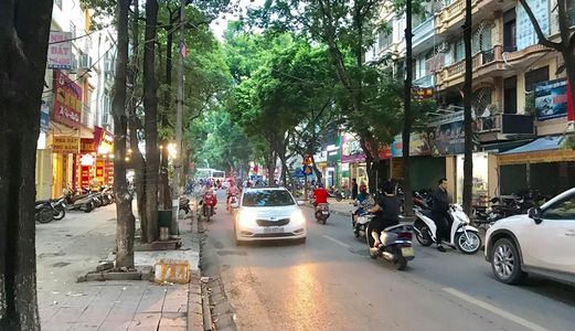 Bán Nhà Mới Mặt Phố Trần Nguyên Đán 55M2 4Tầng Vỉa Hè 10M,lô Góc Giá 13,6 Tỷ Thương Lượng