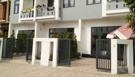 Cần Bán Gấp Nhà Phố 1 Trệt 2 Lầu Ngân Hàng Hỗ Trợ 60% Chỉ Cần 760 Triệu Đồng Là Sở Hữu Lh: 0347108096