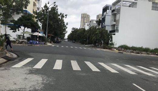 Bán Đất Khu Phạm Hữu Lầu .Dt 5X18M. Đường 20M. Giá 85 Tr /m2 .