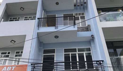 Cho Thuê Nhà Nguyên Căn Mới Đẹp Khu Phạm Hữu Lầu .Dt 4X18M. 3 Tầng . Giá 20 Tr / Tháng .