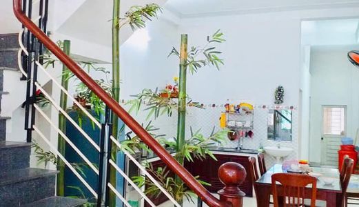 Bán Nhà 2 Tầng Mặt Tiền Nguyễn Giản Thanh, Nhà Đẹp Kiên Cố, Khu An Ninh Cao