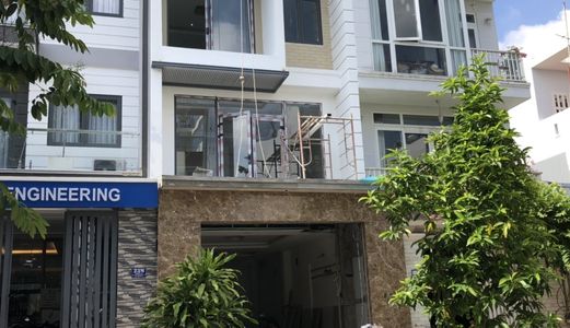 Chính Chủ Bán Nhà Tuyệt Đẹp Khu Phạm Hữu Lầu .Dt 5X18M. Full Nội thất Cao Cấp . 9.6 Tỷ .