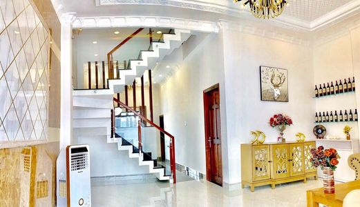 Bán Nhà Tuyệt Đẹp . Hẻm 458 Htp . Dt 6X10M. 1Tr,1 Lầu ,3Pn. Full Nt Cao Cấp . 5.6 Tỷ .