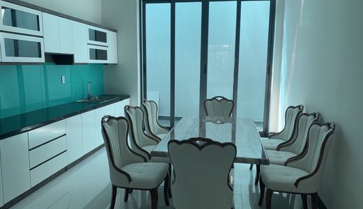 Bán Nhà Đẹp Hxh 502 Htp . Diên tích:  4.2X17M. 1Trệt ,2 Lầu, Sân thượng . Full Nội thất Cac Cấp . Giá 7.4 Tỷ .