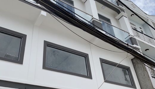 Bán Nhà Hẻm xe hơi115 Phạm Hữu Lầu . Diện tích 3X7.2M. Trệt , Lửng ,2 Lầu . Giá 2.4 Tỷ .