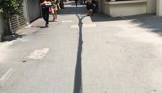 Bán Nhà 2 Tầng Giá Rẻ Hơn Đất Nền Ngay Ngã 4 Xuân La Võ Chí Công . Diện tích 40M. Giá 2,5 Tỷ 