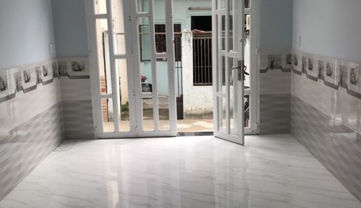 Cho Thuê Nhà Nguyên Căn Hẻm 1056 Htp . Nhà Mới Xây .dt 3.2X10M. Trệt , Lầu ,2Pn.2Wc. Giá 7 Tr .