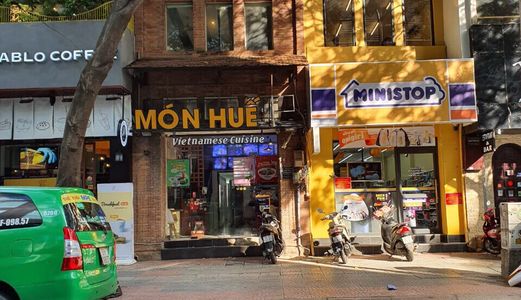Cho Thuê Nhà 19 Huỳnh Thúc Kháng, P Bến Nghé, Quận 1,  Dt 4,4X15M, Trệt, 2 Lầu,