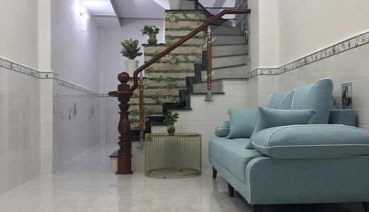 Bán Nhà Hẻm xe hơi Nguyễn Thị Hương . Diện tích 3X10M. Trệt , Lầu ,2Phòng ngủ, 2Wc. Tặng Nội thất . Giá 1.8 Tỷ .