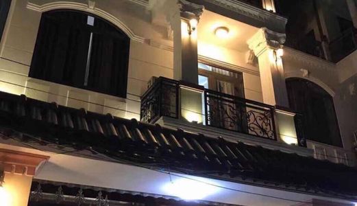 Bán Biệt Thự Mini Tuyệt Đẹp Khu Phạm Hữu Lầu .Diện tích 6.15 x 10M. Trệt , 2 Lầu, sân thượng ,3 Phòng ngủ. Tặng Nt . Giá Bán 5.95 Tỷ .