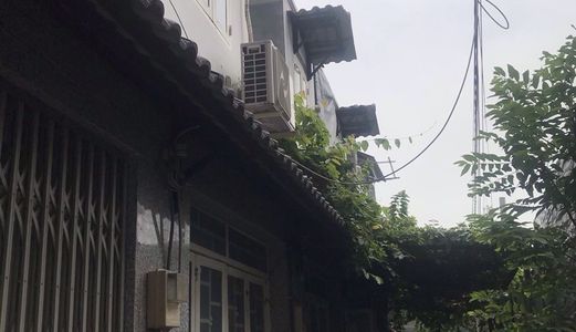 Bán Nhà Đường Phú Thuận . P. Tân Phú . Q7. Dt 3.2X5.5M. Trệt , Lầu . Giá 985 Tr . Xe Hơi Cách Nhà 10M.