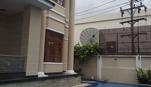 Cho Thuê Biệt Thự Sân Vườn Rất Đẹp Có Hồ Bơi, Phường Thảo Điền Quận 2, 22X32M, 1 Trệt 2 Lầu Áp Mái