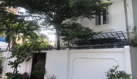 "Biệt Thự Phường Thảo Điền, Quận 2. Dt 704M2, Sân Vườn, Hồ Bơi,  Giá Thuê 130Tr/ Tháng. Lh 0938 692 219 "