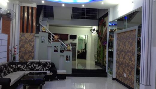  Cần Bán Gấp Nhà Gần Ngã Tư Sở,  50M2, Mt 4M,  Ô Tô,  Giá Bán 5,5 Tỷ.