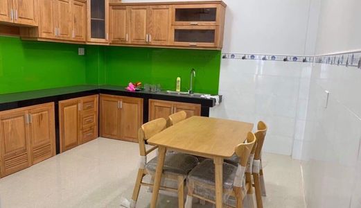 Cho Thuê Nhà Nguyên Căn Hẻm xe hơi,  67 Đào Tông Nguyên, diện tích 4 x 13m. Bao gồm Trệt, 2 Lầu, 4 Phòng ngủ, Nội Thất . Giá 8 triệu