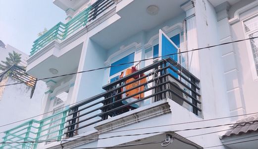 Bán Nhà Mặt Tiền Hẻm xe hơi 90 Dương Cát Lợi. Diện tích 3 x 10m. Gồm Trệt, 2 Lầu, Sân thượng. 4 phòng ngủ. Giá 1.95 Tỷ 