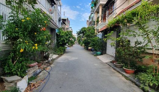 Cho Thuê Mặt Tiền Võ Văn Ngân Ngang 8M Dài 21M, Nhà 1Trệt,3Lầu 700M2 Sàn, Giá 220Tr/tháng