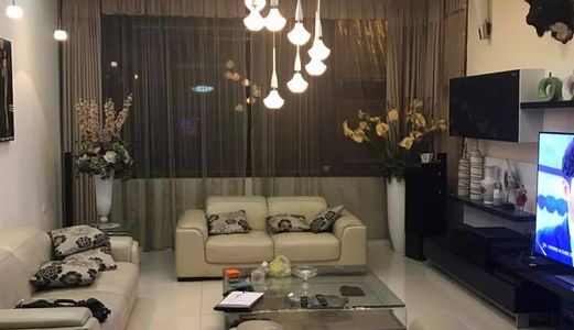 Chỉ 3.5 Tỷ Có Nhà Đẹp Hào Nam 40M2 4Pn – 3 Gác, Gần Hồ.