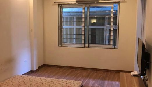 Cần Bán Ngõ 186 Chùa Láng Diện Tích Cực Khủng Lên Đến 70M2 X 5 Tầng, Gia Đình Sẵn Sàng Thương Lượng Nếu Gặp Khách Thiện Chí. -	Năm Trên Mặt Ngõ Thông Tứ Phía Thoáng Trước Sau Mặt Tiền Rộng, Trước Nhà Rộng. -	Mặt Ngõ Rộng, Khu Vực Rất Nhiều Sinh Viên Và Vă