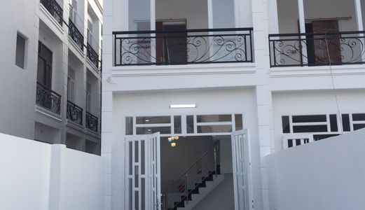 Nhà Chính Chủ 2 Lầu 3 Phòng Ngủ Giá : 1,5 Tỷ/căn Hẻm Xe Tải Quay Đầu Lh : 0912727479