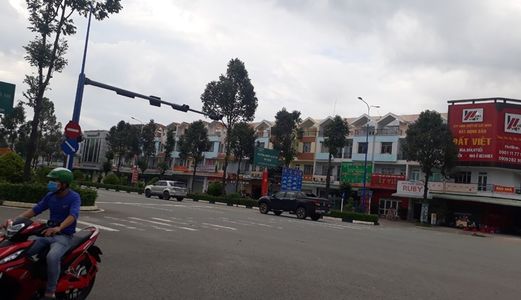 Bán Nhà Phố Thương Mại Kcn Bàu Bàng 1 Trệt 1 Lầu 3 Phòng Trọ Phía Sau. Dt Sd 180M2. Dt Đất 150M2