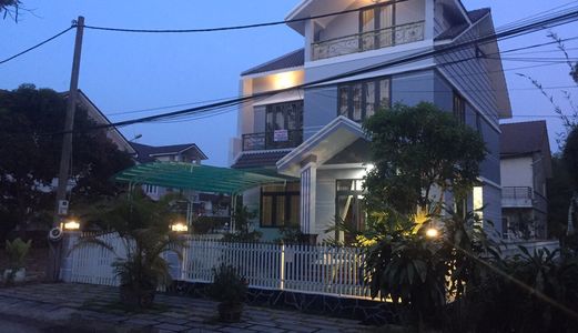 Bán Gấp Biệt Thự Sân Vườn Diện tích 200m2, Đang Cho Thuê 20Tr/th, Giá 2,2 Tỷ Ngân Hàng Cho Vay 70%