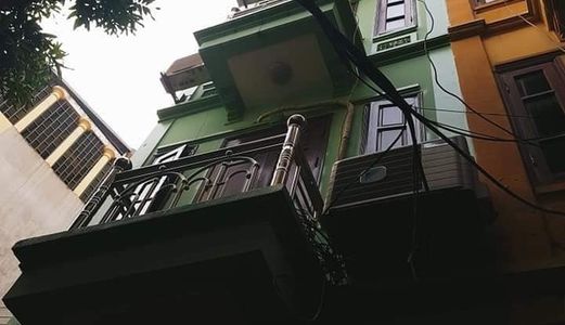 Bán Gấp Nhà Lô Góc Nguyễn Khang 34M 5 Tầng 3.3 Tỷ - Tặng Nội Thất