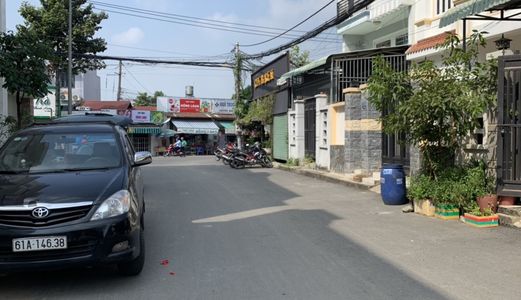 Gia đình cần bán gấp nhà 1 trệt 2 lầu liền kề chợ Dĩ An, BigC