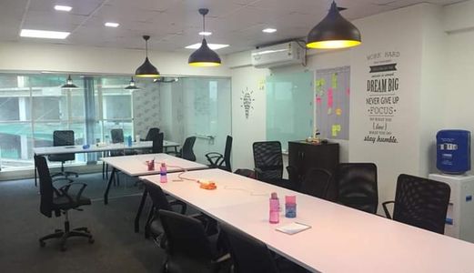 72M2 Văn Phòng Cho Thuê Giá Chỉ 23 Triệu Tại Tân Bình. Bao Phí Quản Lý + 10 Chiếc Xe Máy