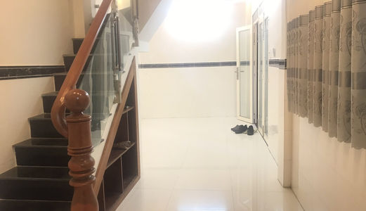 Bán Nhà Sổ hồng riêng , Gần Hẻm 1716 , Nhà Đẹp , Dọn Đồ Vào Ở Liền 