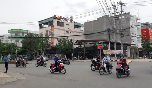 Bán Nhà Cấp 4 Dt 5 X 35M Full Thổ Cư Đang Cho Thuê Kinh Doanh Tốt Tại Mặt Tiền Đường Đồng Khởi