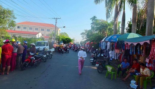 Bán Gấp Dãy Trọ 6 Phòng 7X30, Mt 20M, Ngay Bệnh Viện Xuyên Á Giá 1,3 Tỷ, Shr. Lh : 0981924774