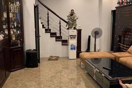 Bán Nhà Phố Chùa  Láng 44M2,5T Giá 3 Tỷ, 3.5M Mặt Tiền, Nhà Thoáng, Ngõ Nông, Về Ở Ngay