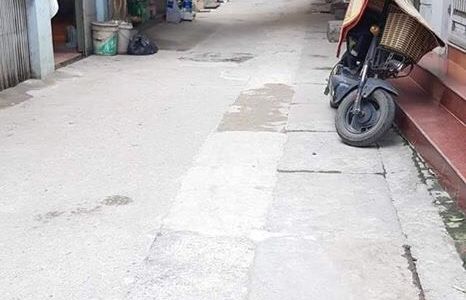 Chính Chủ Bán Nhà Ngõ 102 Nguyễn Đình Hoàn 42M 5 Tầng Hơn 3 Tỷ