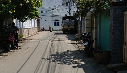 Nhà Tân Tiến Sau Lưng Nhà Hàng Eros Giá Rẻ