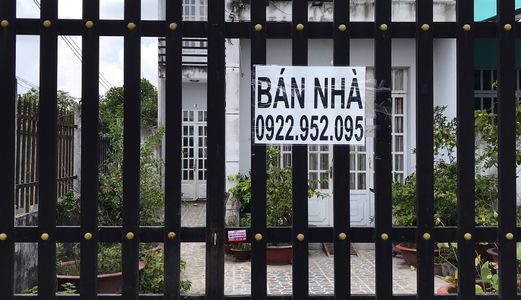 Bán Nhà 1 Trệt, 1 Lầu Gần Chợ Bình Chánh, Giá 2 Tỷ 300 Triệu (092.295.2095)