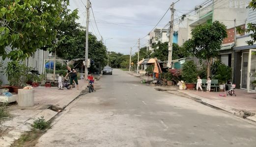 Bán Lô Đất Dt 81M2 Khu Song Ngữ Lạc Hồng Độc Quyền Và Duy Nhất Giá Chỉ 2.35 Tỷ 