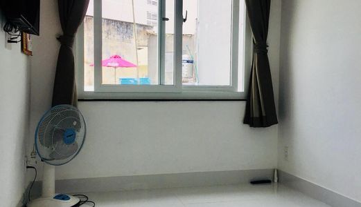 Bán Nhà Giá Rẻ Hxh Phan Đăng Lưu, Phú Nhuận, 4 Tầng 4 Tỷ.