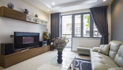 Nhà Đẹp, View Hồ, Gara Ô Tô, Nguyễn Văn Cừ Giá 6.3 Tỷ.