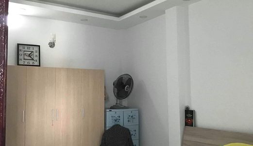  1 Trệt 3 Lầu, Ngang 4.2, Dài 10.8. Cách Đường Phan Xích Long 2 Căn.