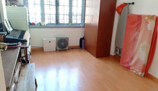 Bán Nhà Lạc Long Quân. Ngõ Như Phố. Nhà 4 Tầng, Chỉ 2,6 Tỷ.